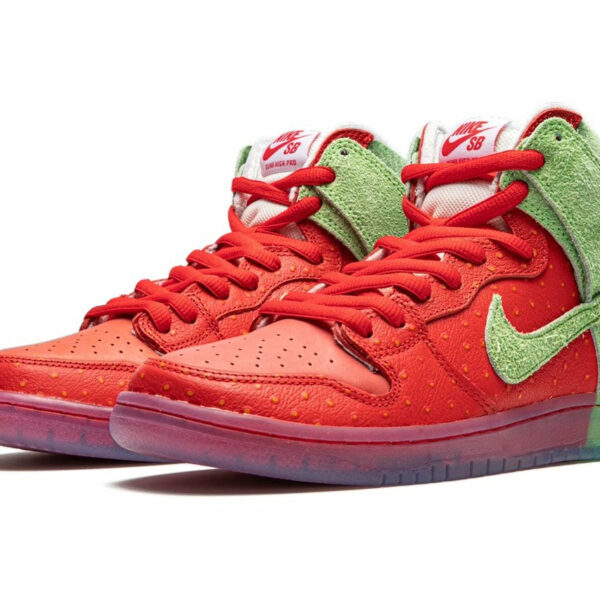 Nike SB Dunk Strawberry Cough Pers.