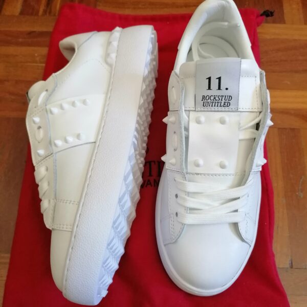 valentino white roockustud